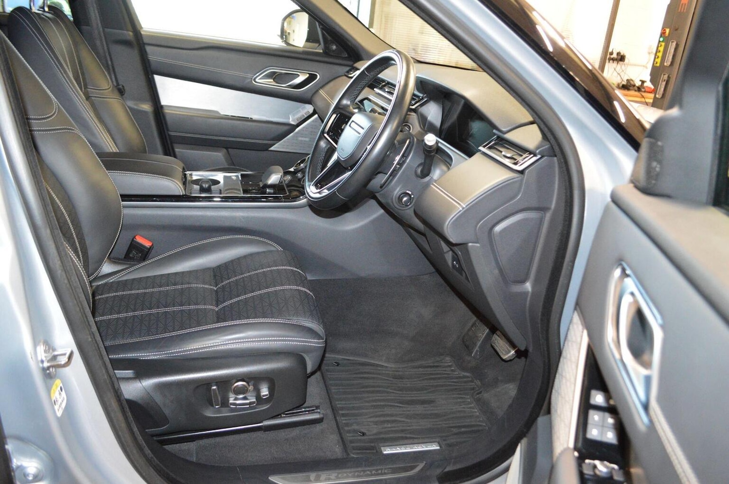 Used Land Rover Range Rover Velar 2022 for sale - 77357307: Photo 16