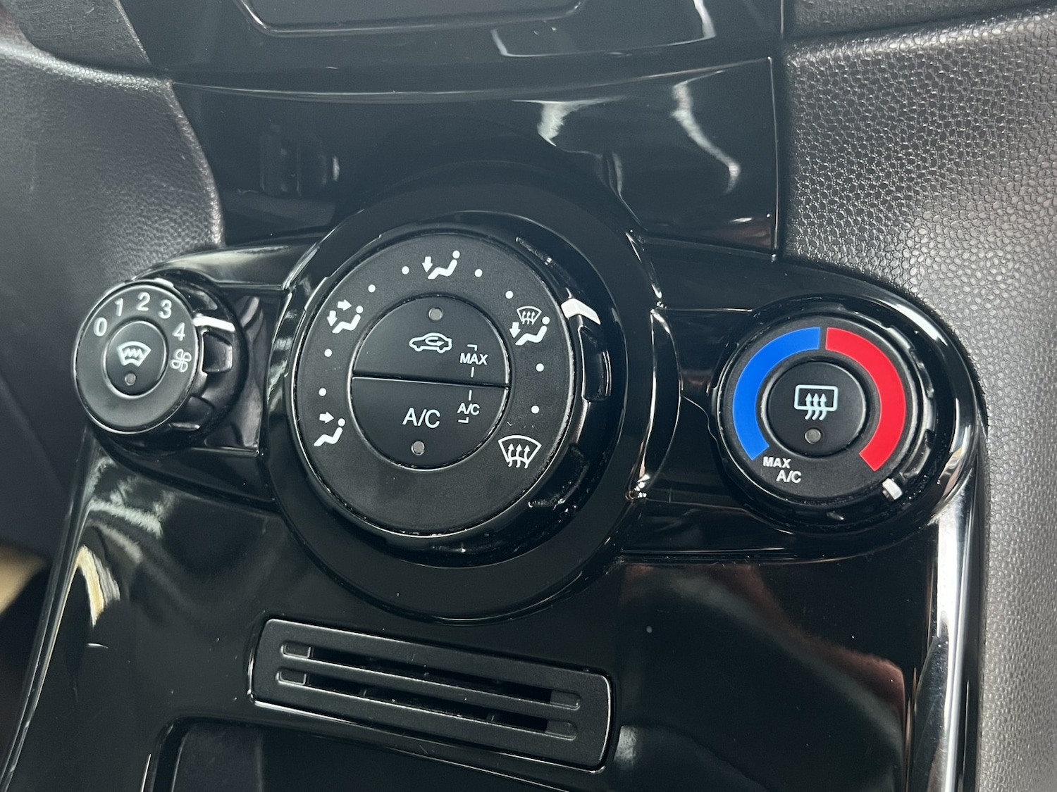 Used Ford Fiesta 2013 for sale - 76605753: Photo 18