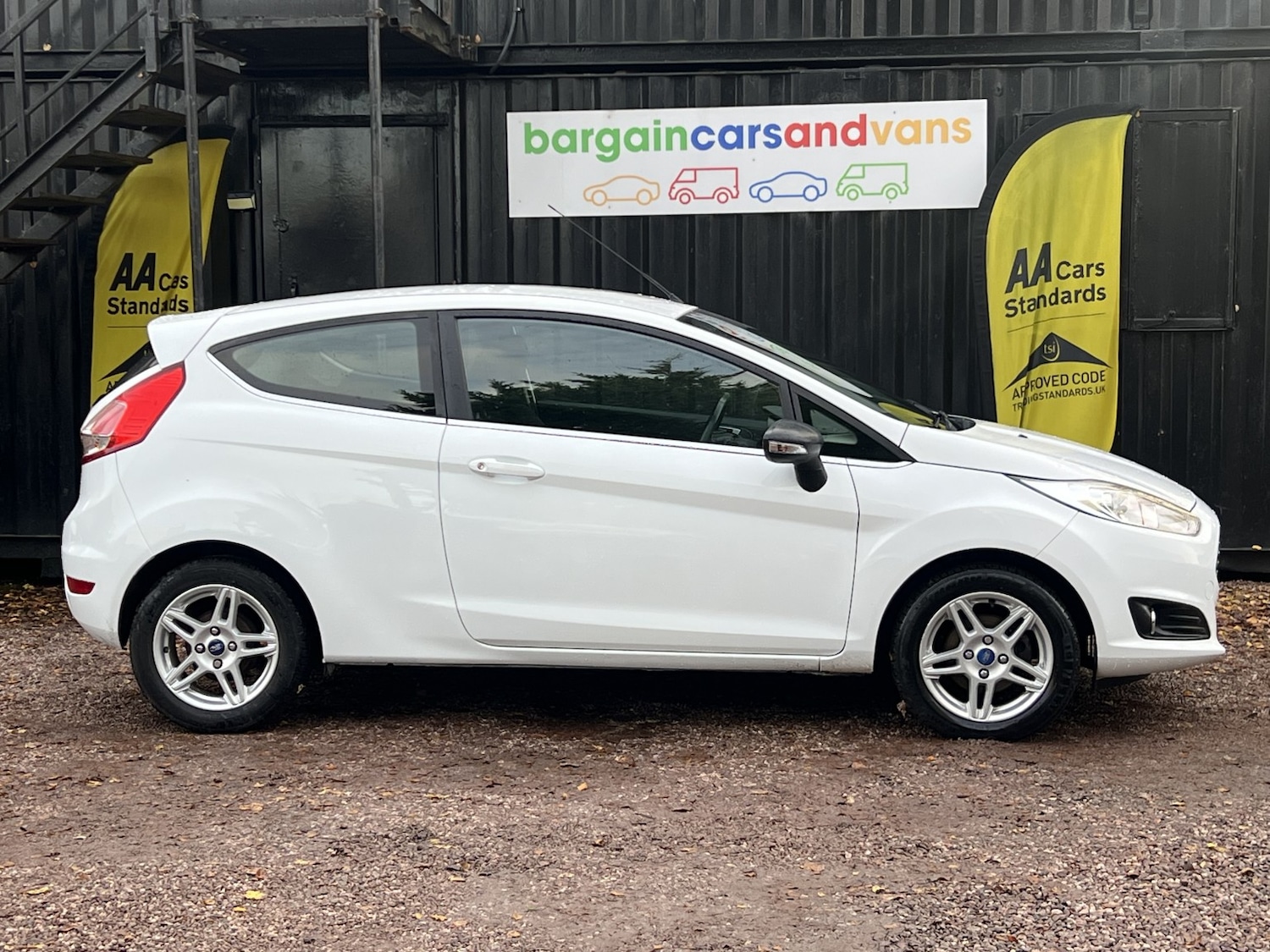 Used Ford Fiesta 2013 for sale - 76605753: Photo 2