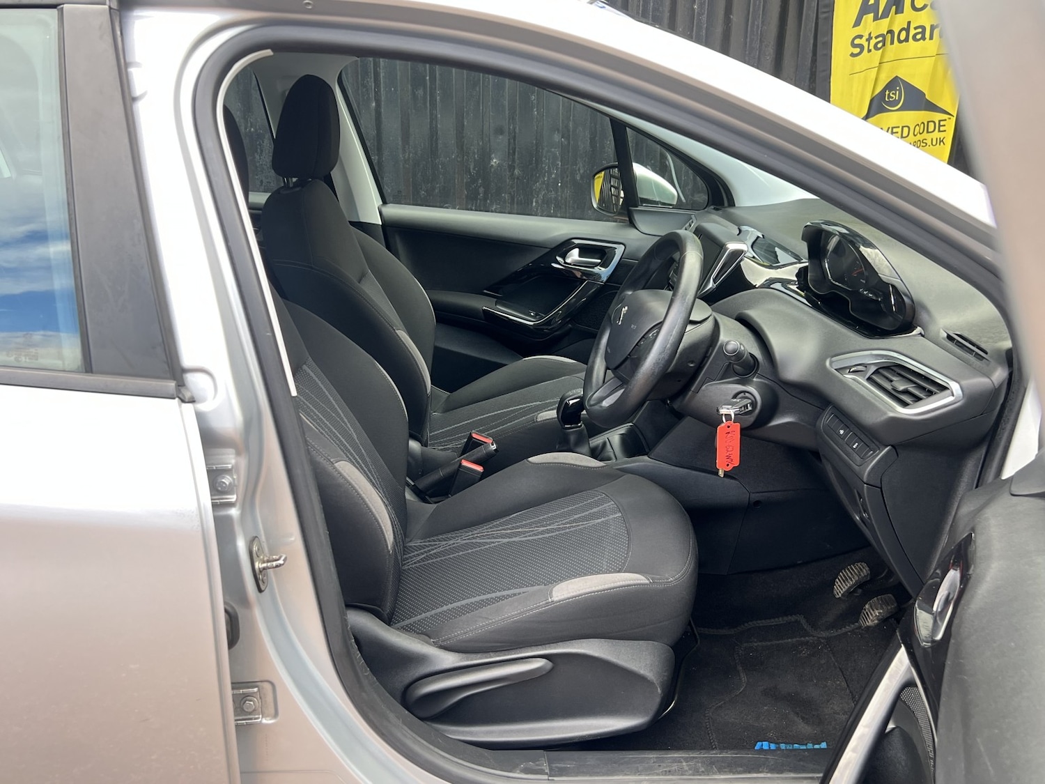 Used Peugeot 208 2012 for sale - 76369315: Photo 10