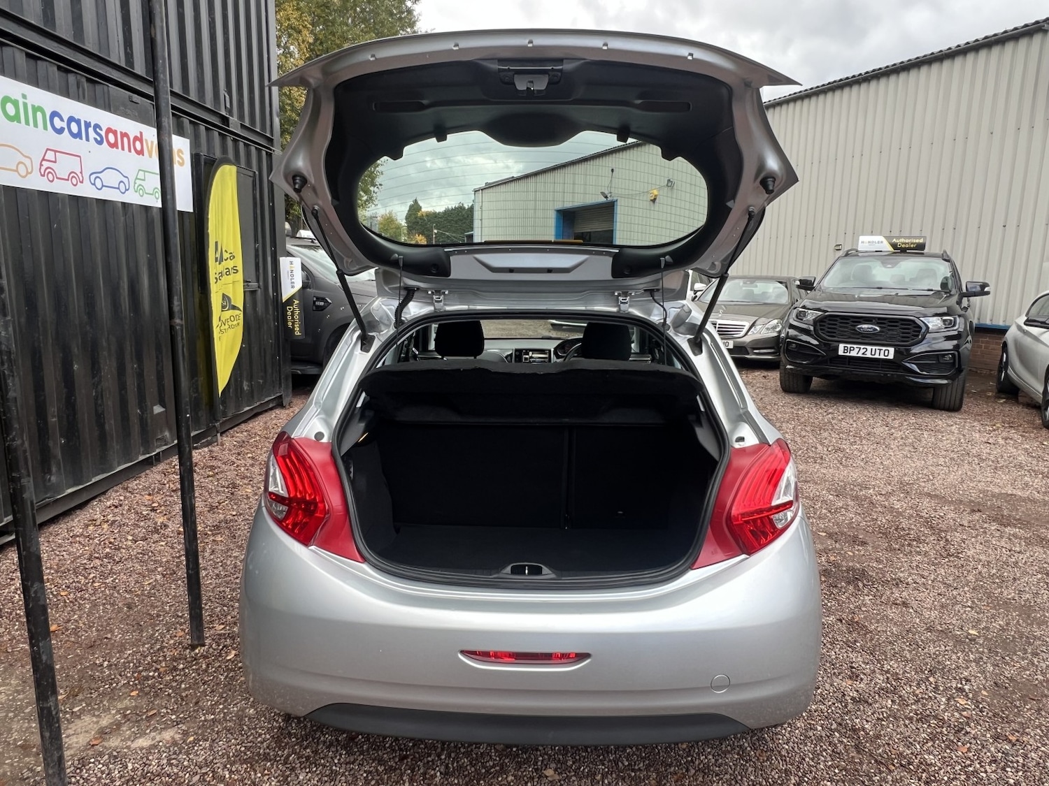 Used Peugeot 208 2012 for sale - 76369315: Photo 33