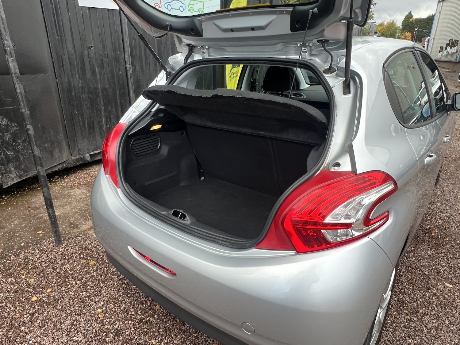 Used Peugeot 208 2012 for sale - 76369315: Photo 35