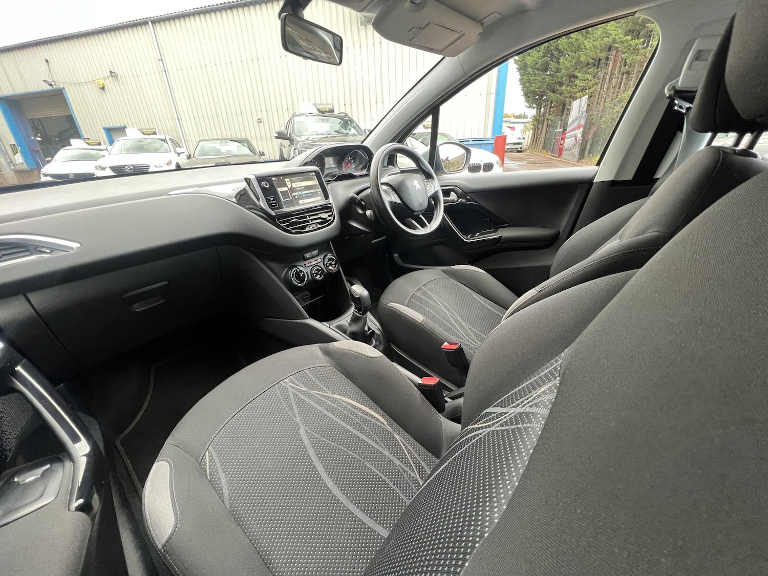 Used Peugeot 208 2012 for sale - 76369315: Photo 41