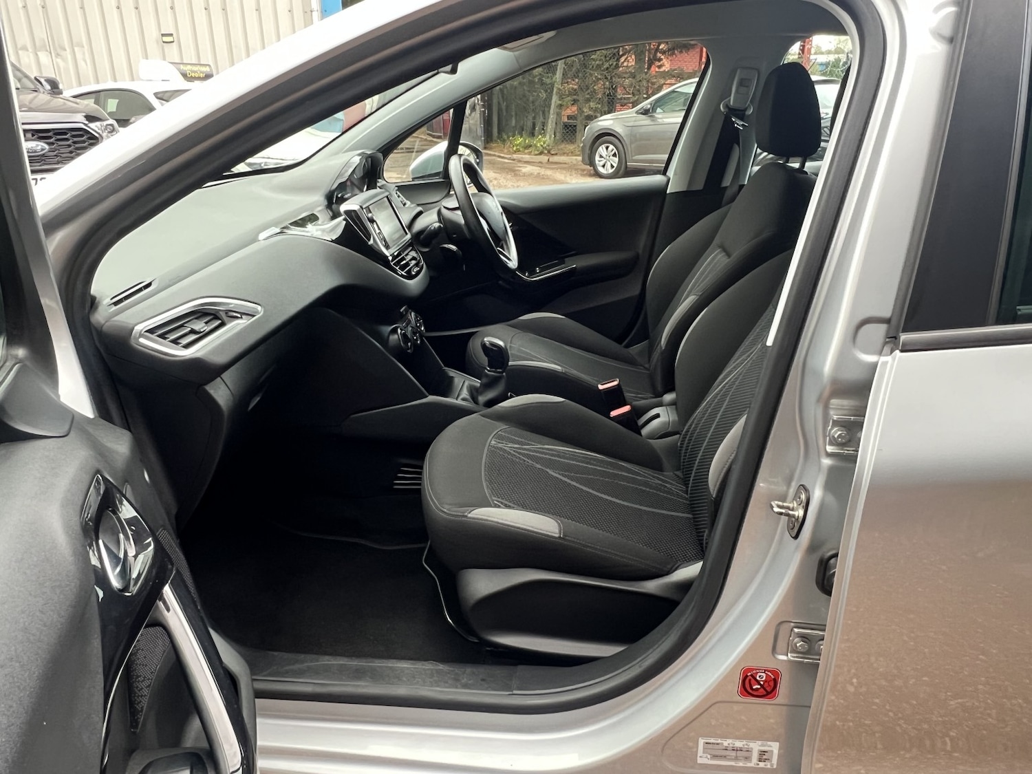 Used Peugeot 208 2012 for sale - 76369315: Photo 43