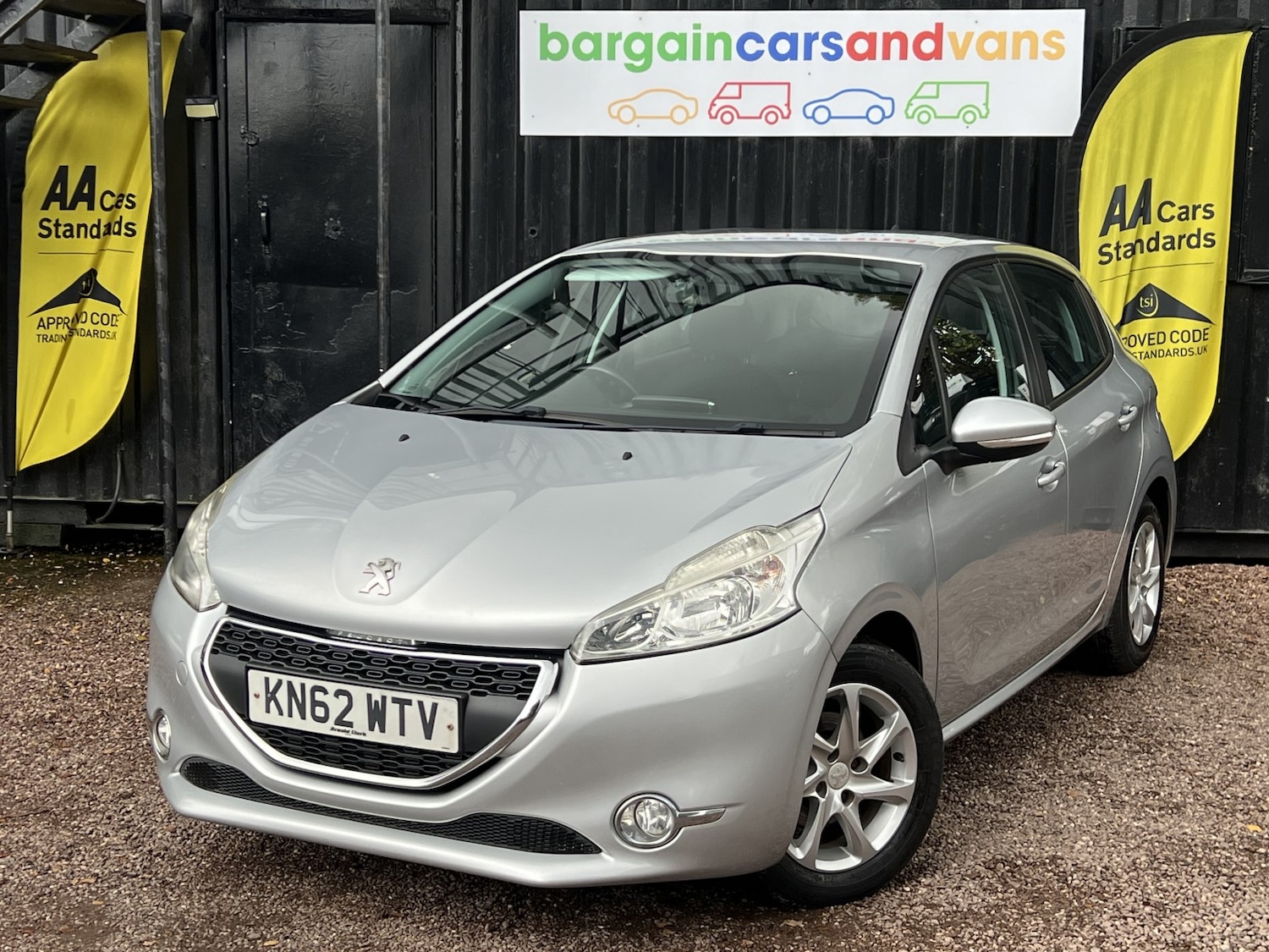 Used Peugeot 208 2012 for sale - 76369315: Photo 47