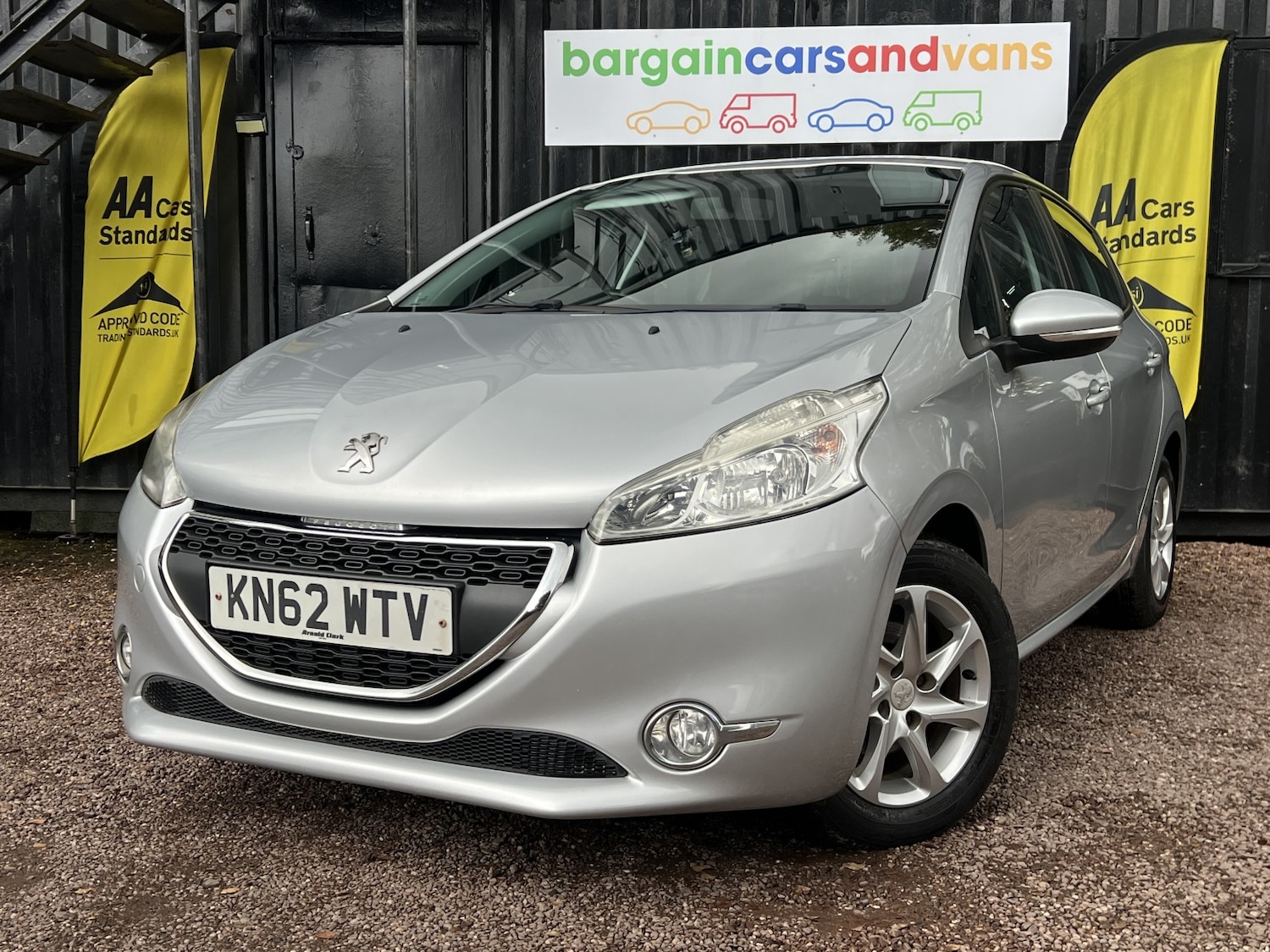 Used Peugeot 208 2012 for sale - 76369315: Photo 48