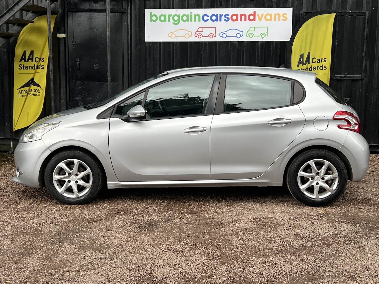Used Peugeot 208 2012 for sale - 76369315: Photo 49