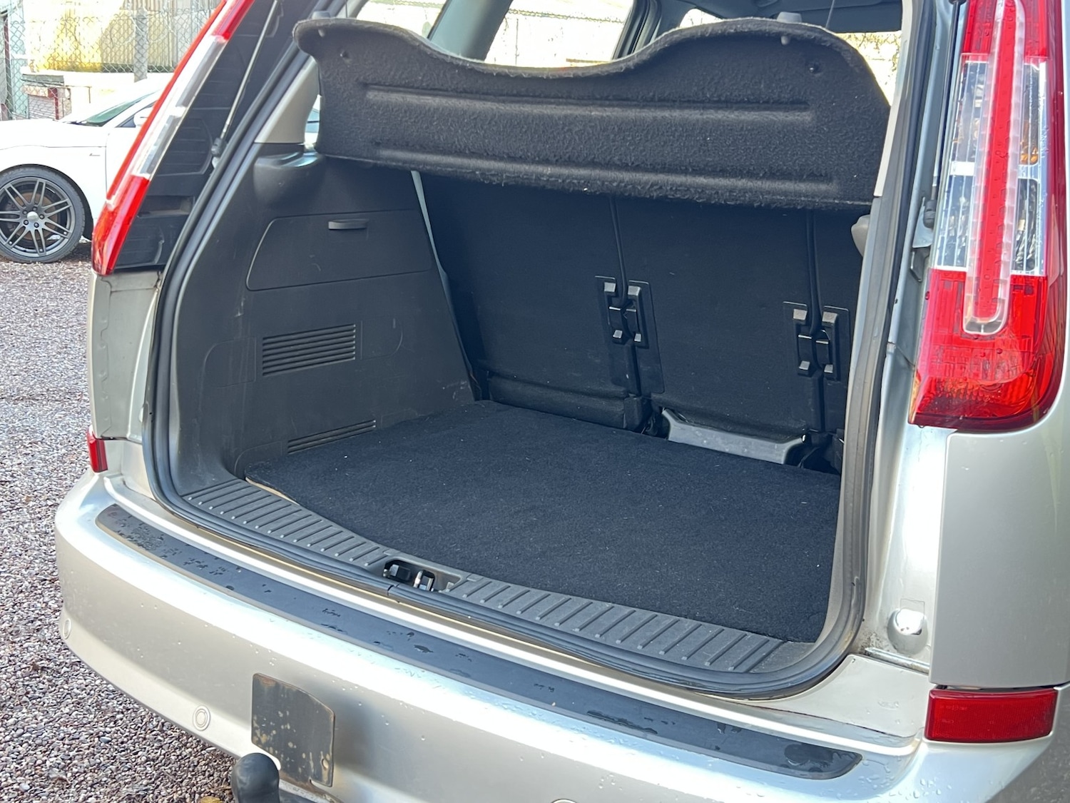 Used Ford C-Max 2010 for sale - 76830372: Photo 37