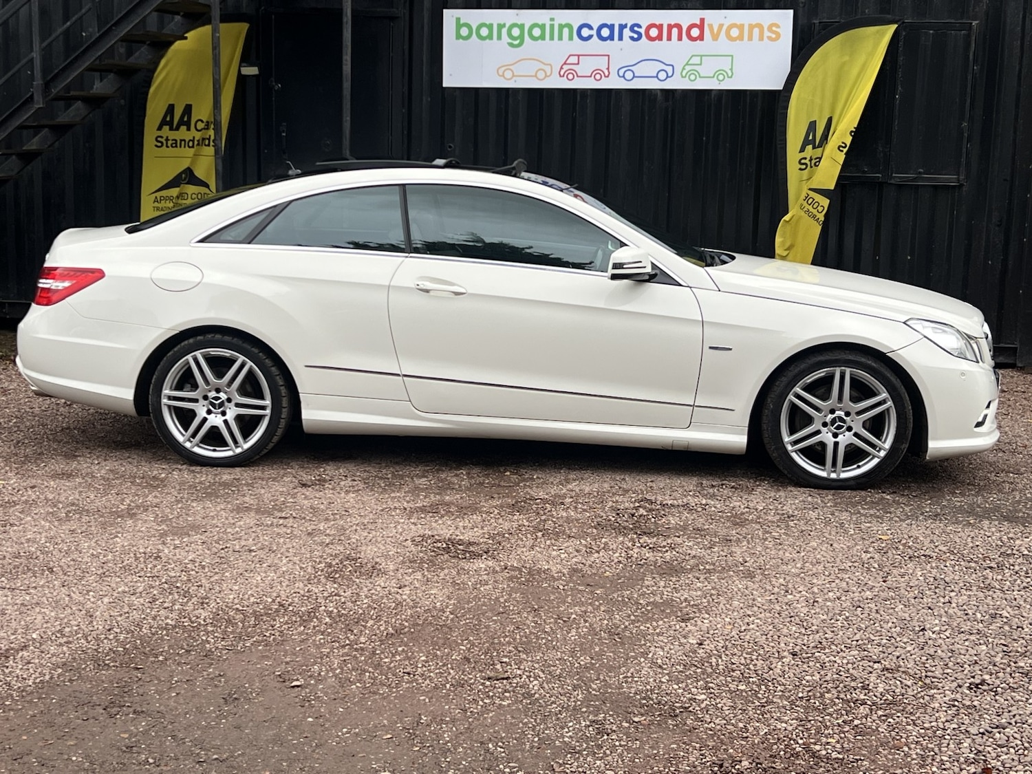 Used Mercedes-Benz E Class 2011 for sale - 76482896: Photo 2