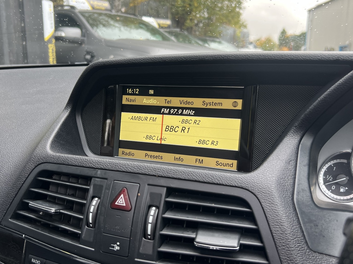 Used Mercedes-Benz E Class 2011 for sale - 76482896: Photo 22