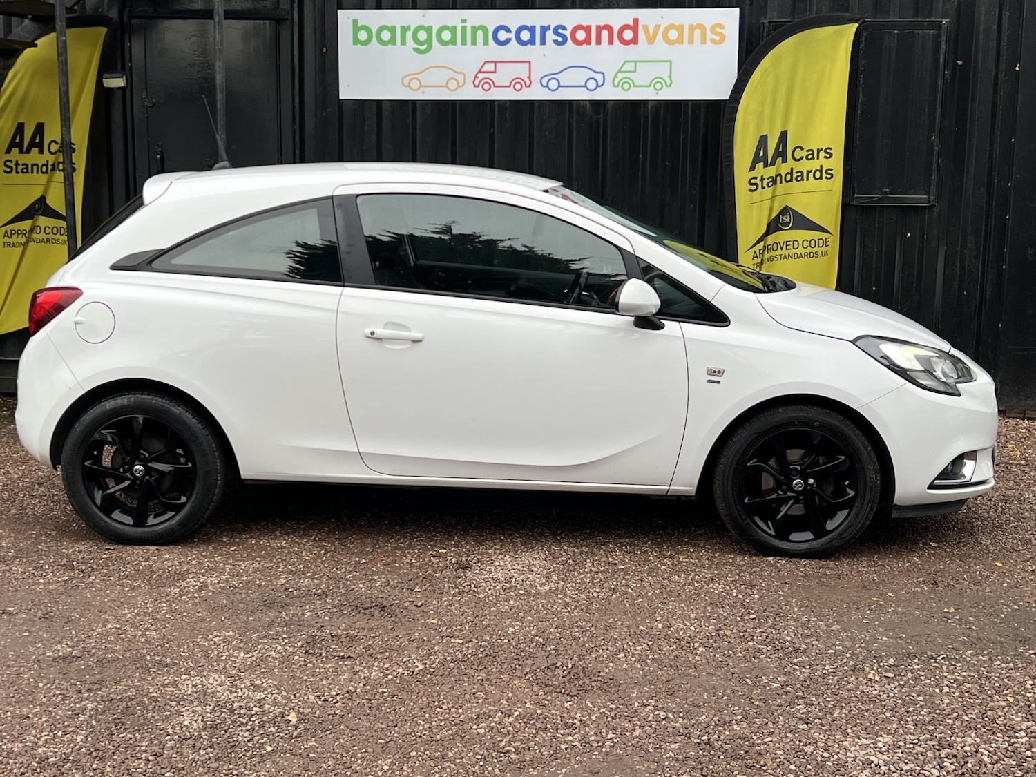 Used Vauxhall Corsa 2015 for sale - 76471240: Photo 2