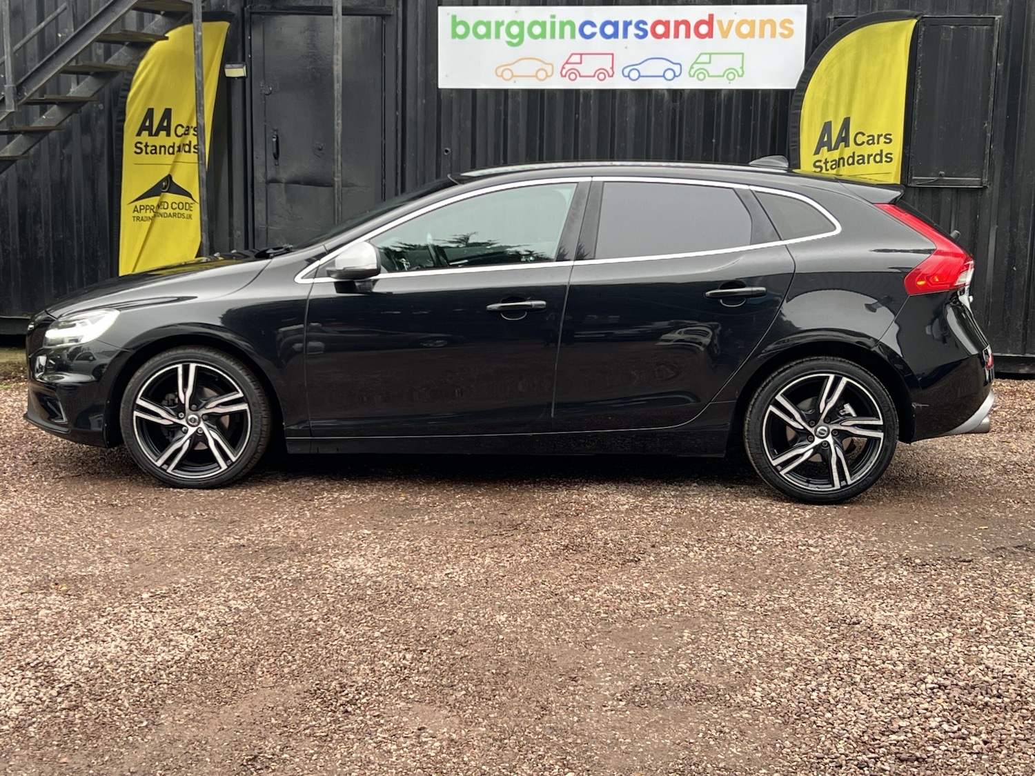 Used Volvo V40 2017 for sale - 76482872: Photo 54