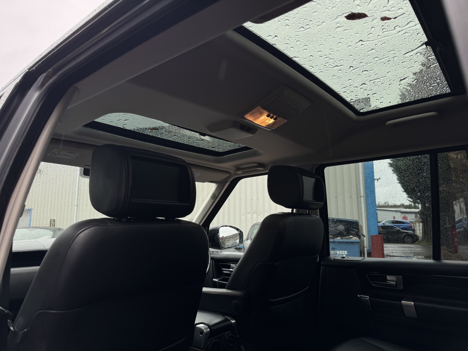 Used Land Rover Discovery 2015 for sale - 76974319: Photo 51