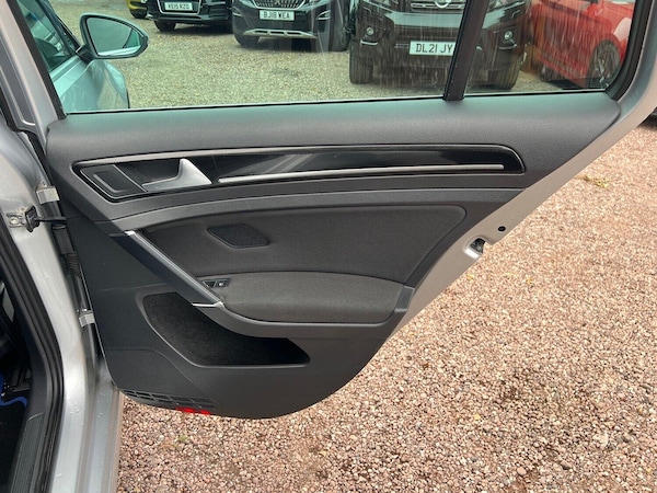 Used Volkswagen Golf 2014 for sale - 76211850: Photo 32