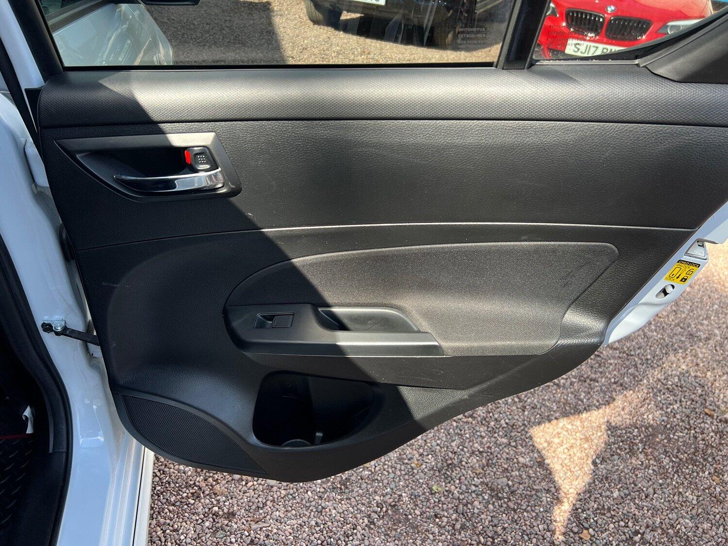 Used Suzuki Swift 2015 for sale - 76769592: Photo 32