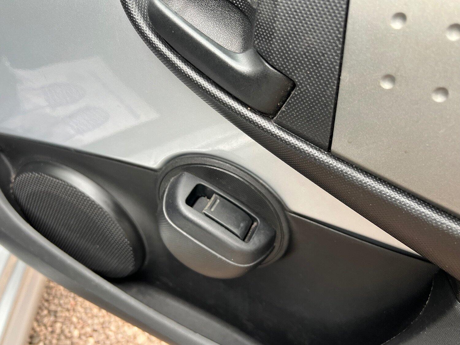 Used Peugeot 107 2012 for sale - 76305633: Photo 11