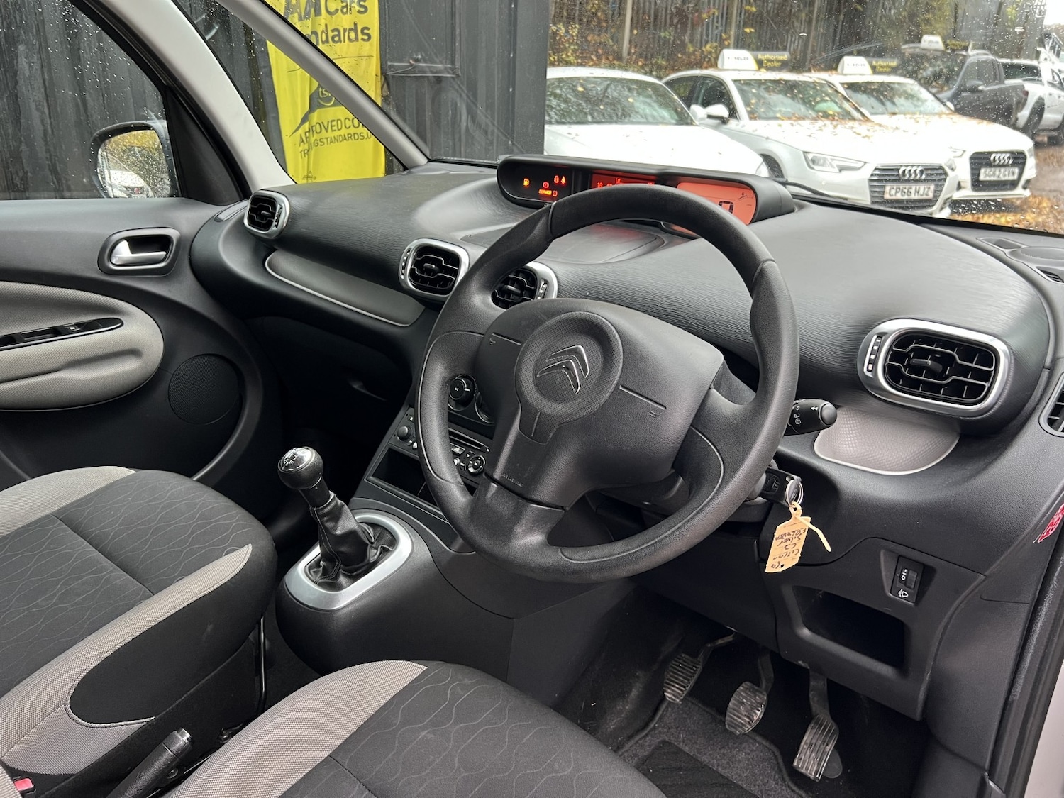 Used Citroen C3 Picasso 2014 for sale - 76560084: Photo 9