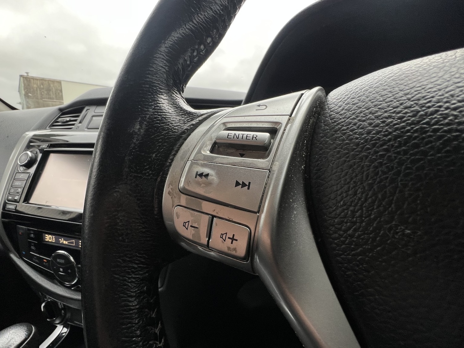 Used Nissan Navara 2018 for sale - 76830392: Photo 24