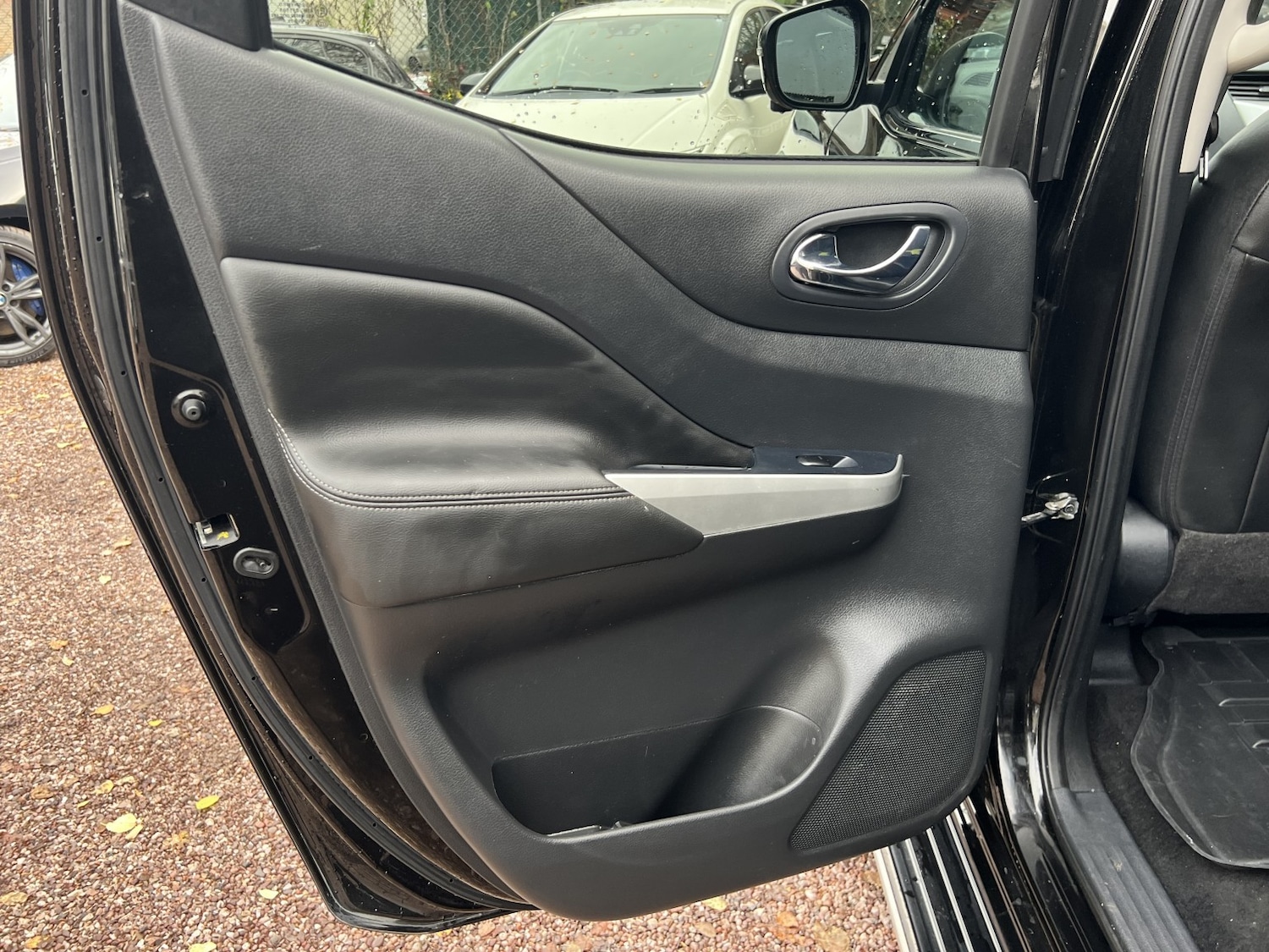 Used Nissan Navara 2018 for sale - 76830392: Photo 41