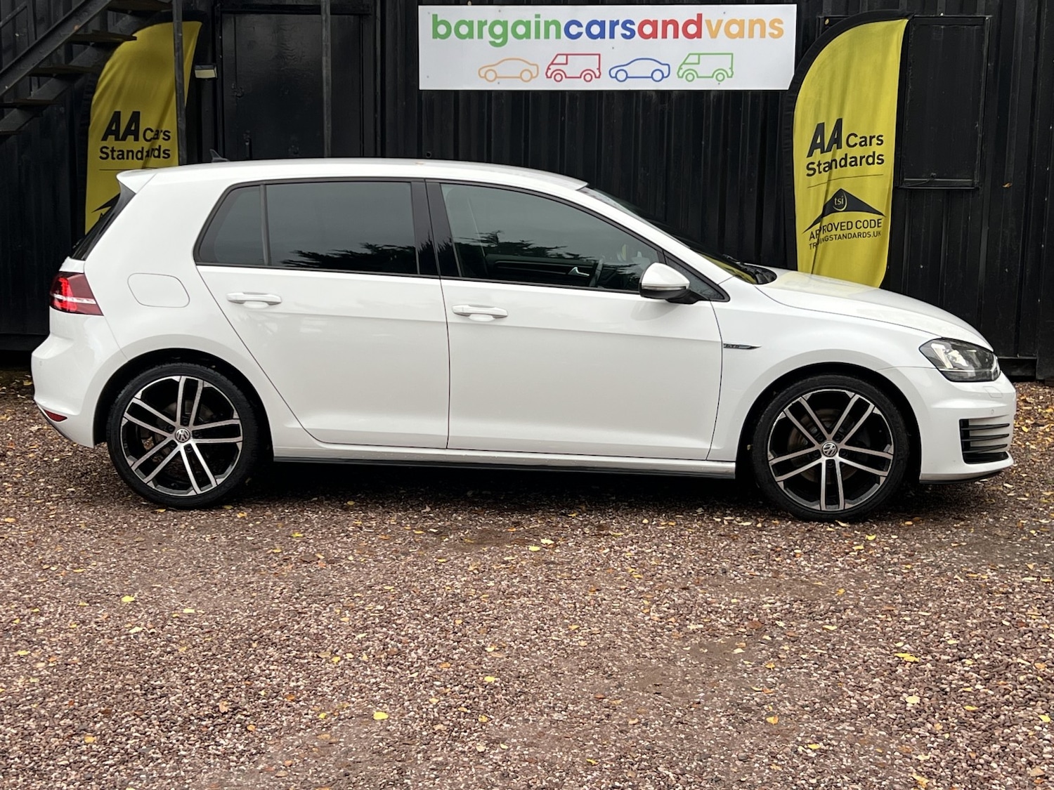 Used Volkswagen Golf 2015 for sale - 76911105: Photo 2