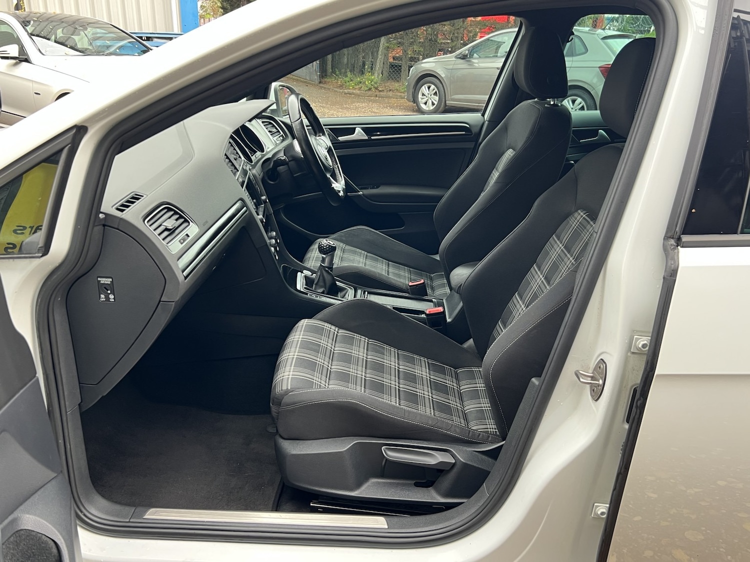 Used Volkswagen Golf 2015 for sale - 76911105: Photo 40