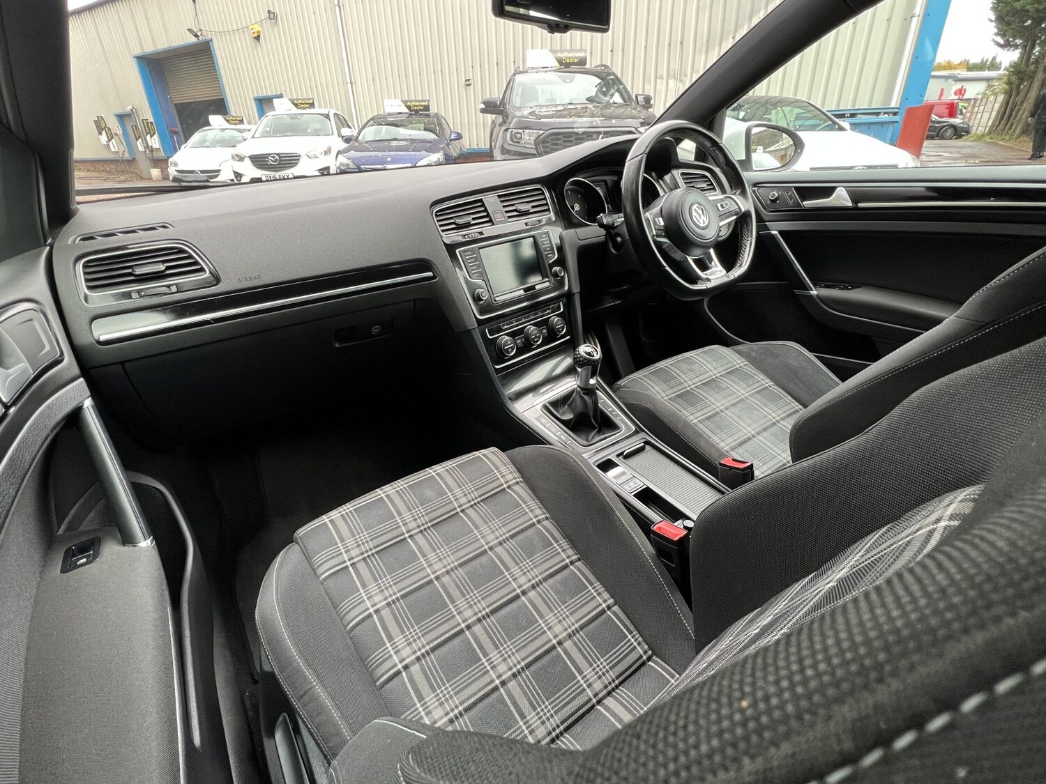 Used Volkswagen Golf 2015 for sale - 76911105: Photo 42