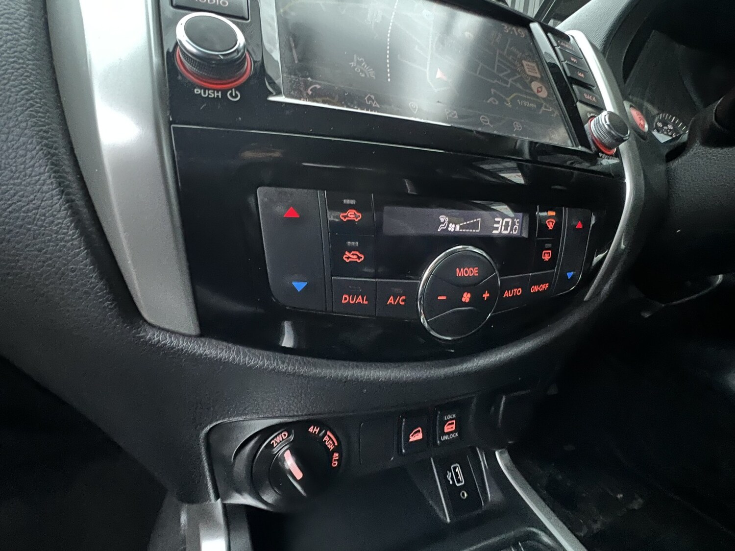 Used Nissan Navara 2019 for sale - 76712833: Photo 60