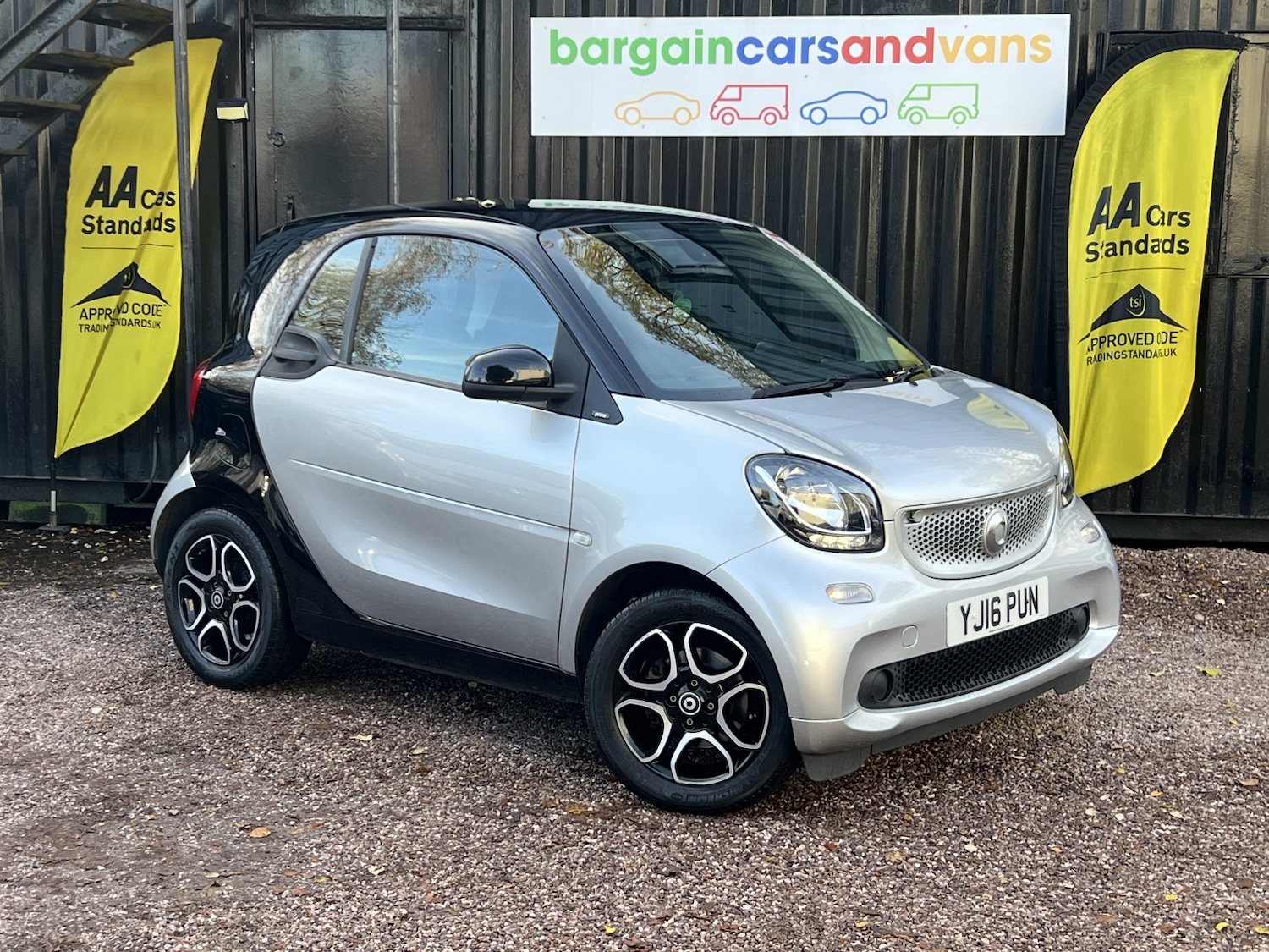 Used smart fortwo 2016 for sale - 76687164: Photo 1