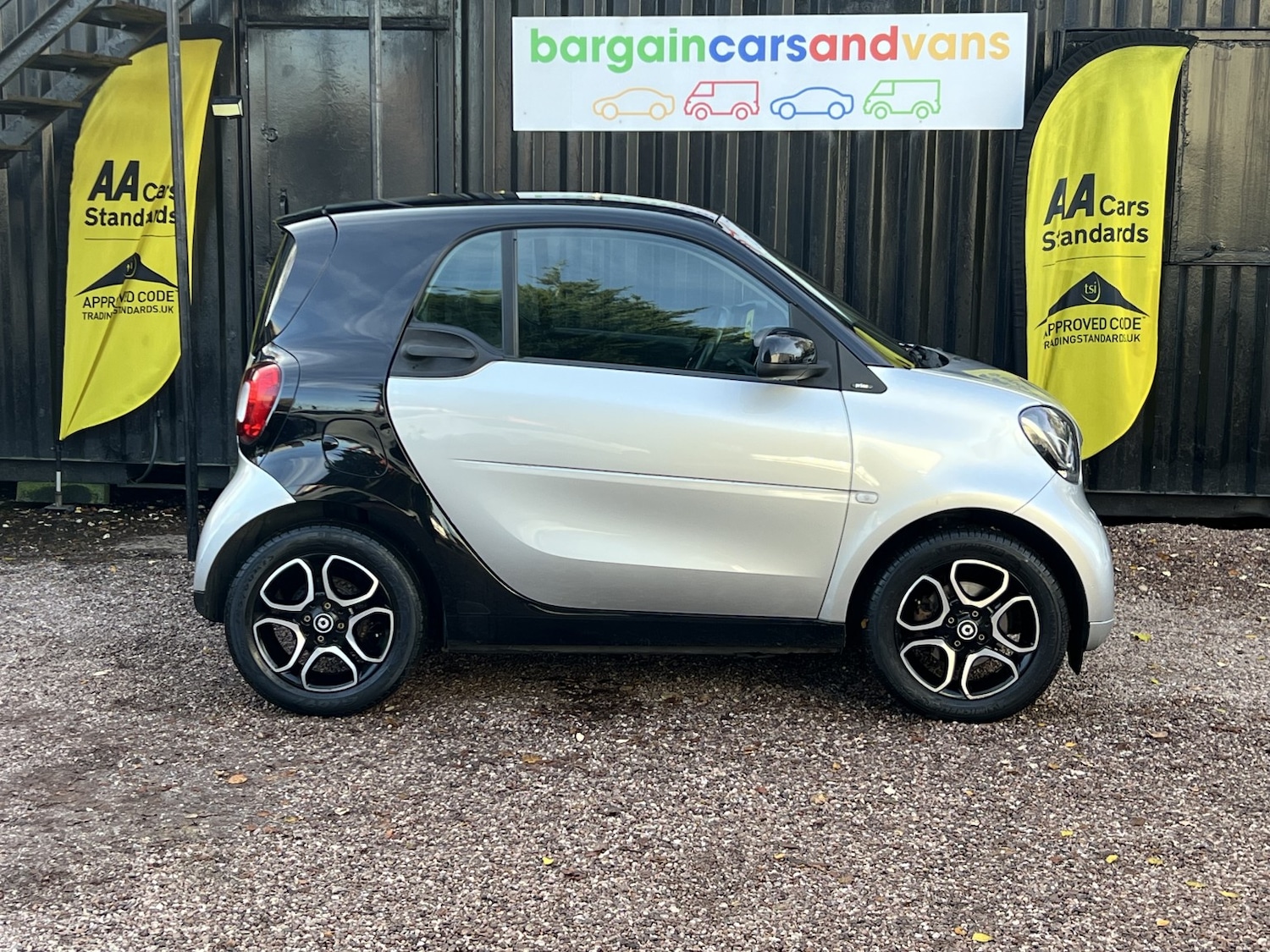 Used smart fortwo 2016 for sale - 76687164: Photo 2