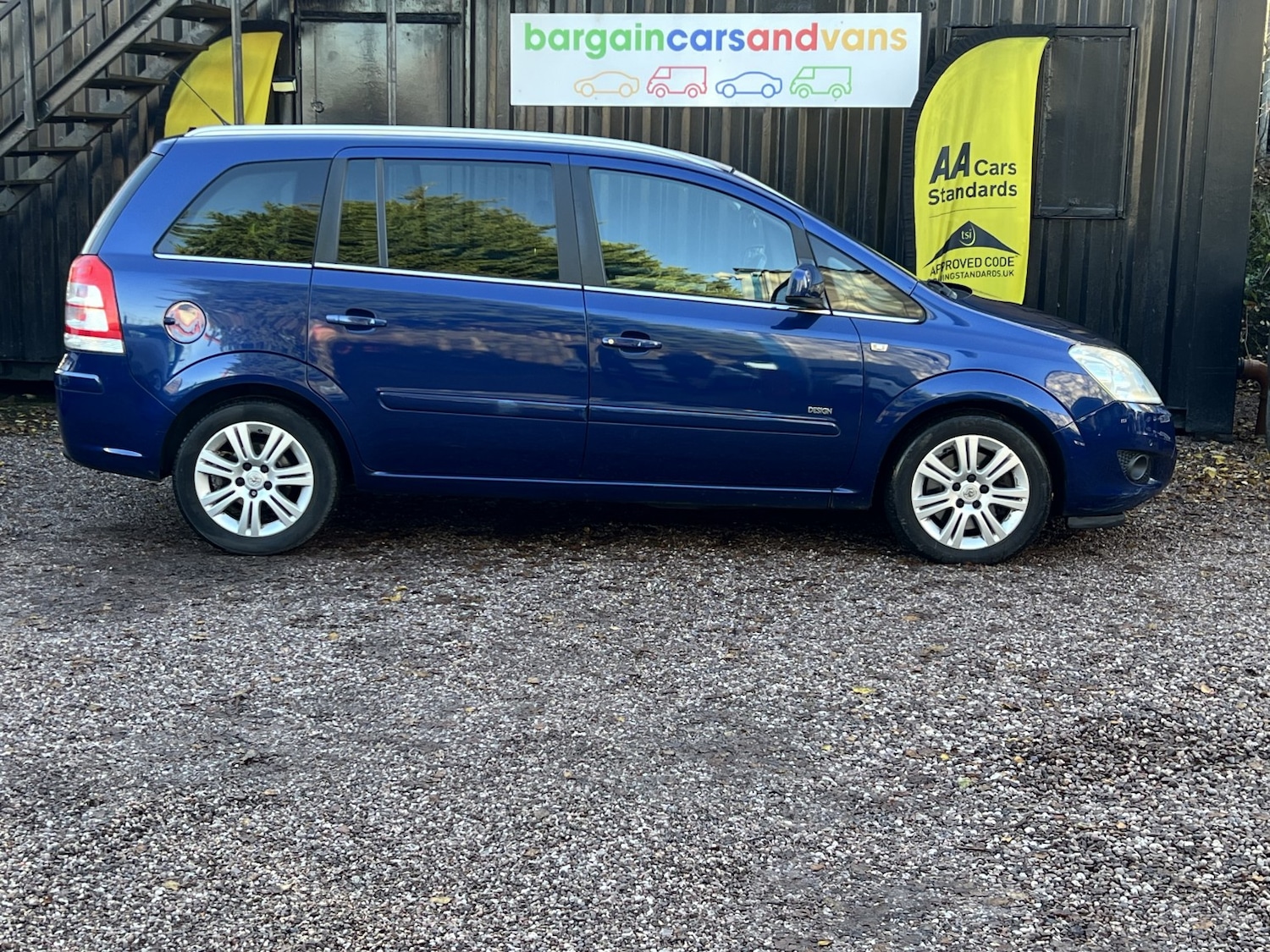 Used Vauxhall Zafira 2010 for sale - 76830357: Photo 2