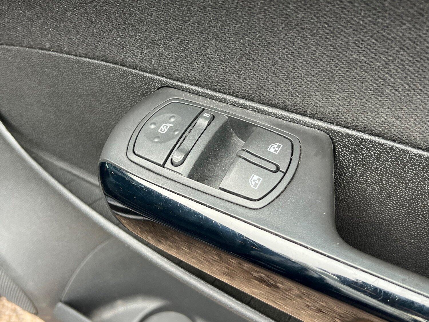 Used Vauxhall Corsa 2012 for sale - 76455446: Photo 9