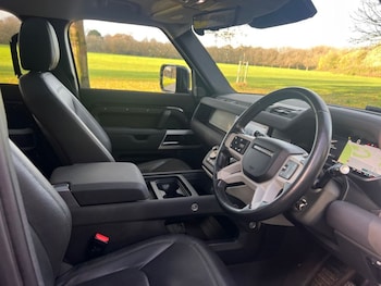 Used Land Rover Defender 2022 for sale - 76569935: Photo