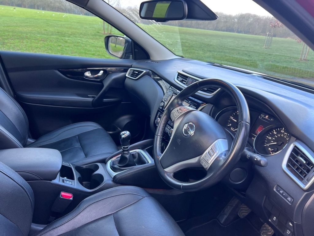 Used Nissan Qashqai 2015 for sale - 77369824: Photo 2