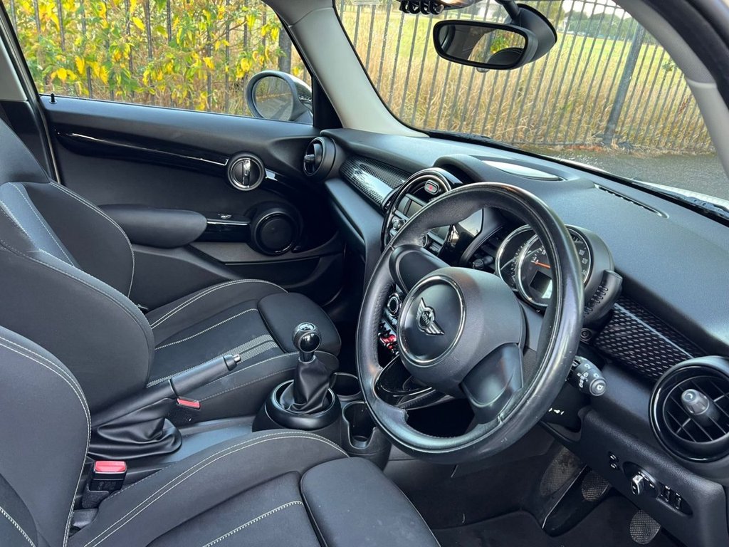 Used MINI Hatch 2017 for sale - 76454133: Photo 2