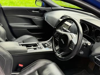 Used Jaguar XE 2018 for sale - 79749634: Photo
