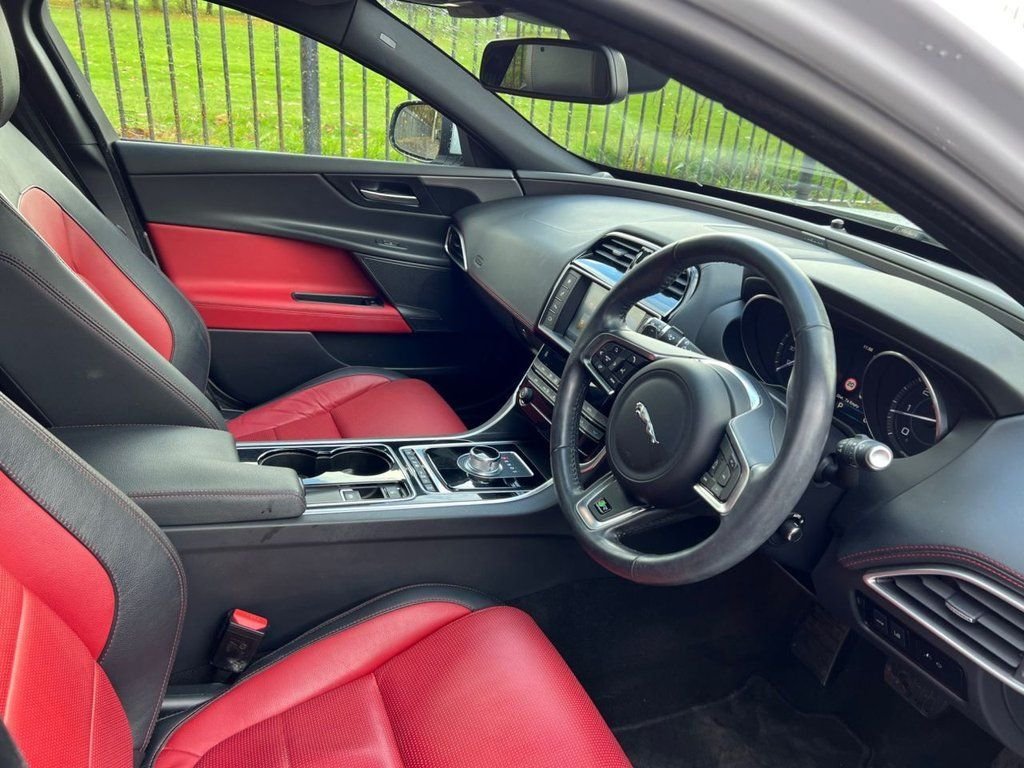 Used Jaguar XE 2015 for sale - 76950172: Photo 2