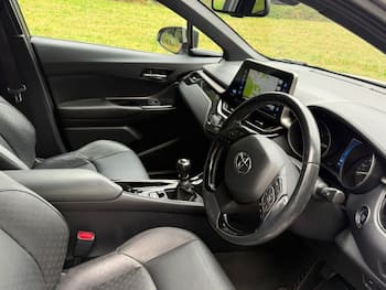 Used Toyota C-HR 2018 for sale - 79722327: Photo