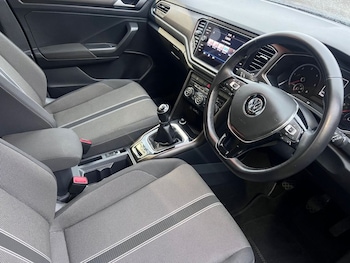 Used Volkswagen T-Roc 2019 for sale - 77642359: Photo