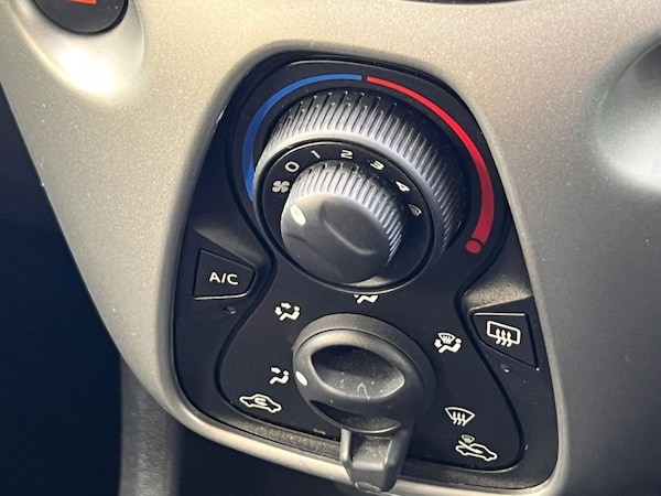Used Peugeot 108 2014 for sale - 76333880: Photo 17