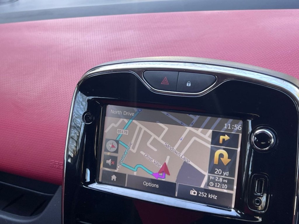 Used Renault Clio 2015 for sale - 77636815: Photo 12