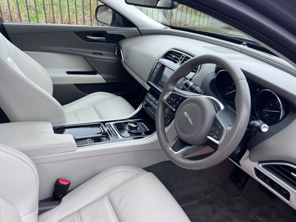 Used Jaguar XE 2017 for sale - 77642822: Photo 2