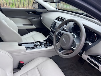 Used Jaguar XE 2017 for sale - 77642822: Photo