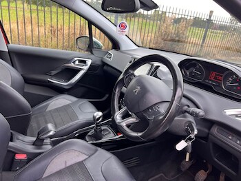 Used Peugeot 2008 2015 for sale - 75960855: Photo