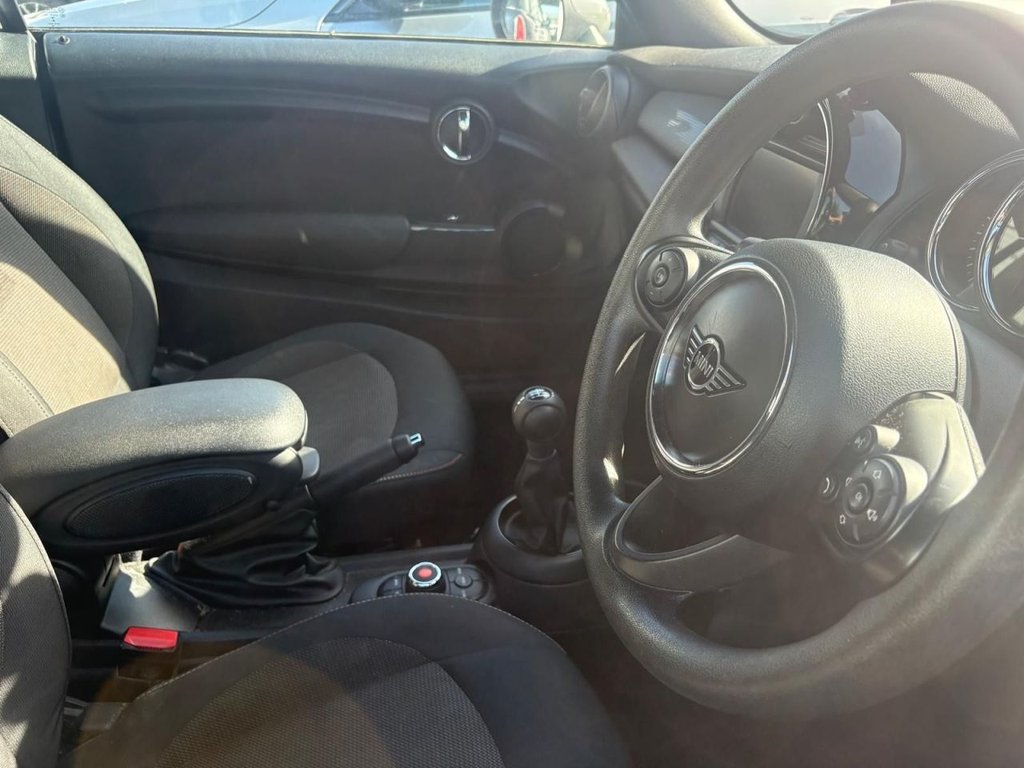 Used MINI Convertible 2019 for sale - 77959660: Photo 2