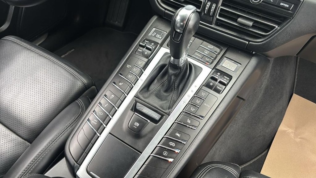 Used Porsche Macan 2021 for sale - 76367799: Photo 25