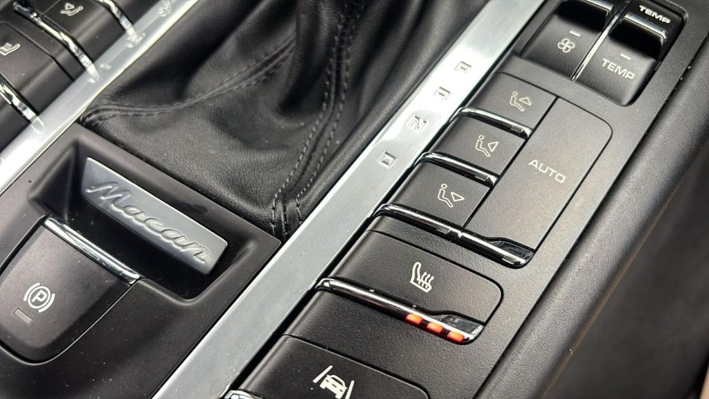 Used Porsche Macan 2021 for sale - 76367799: Photo 30