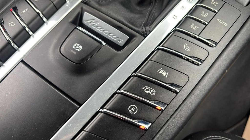 Used Porsche Macan 2021 for sale - 76367799: Photo 31