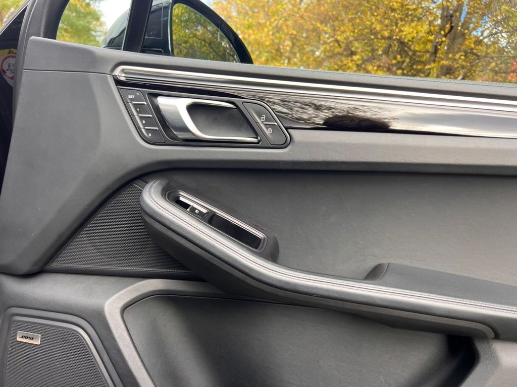 Used Porsche Macan 2021 for sale - 76367799: Photo 33