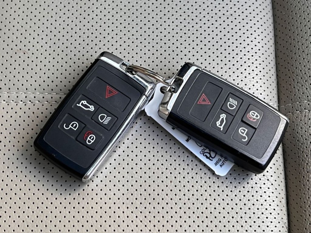 Used Land Rover Range Rover Velar 2021 for sale - 76686463: Photo 34