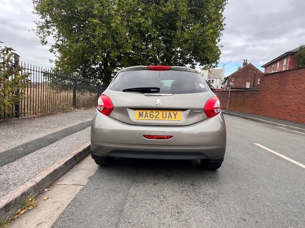 Used Peugeot 208 2012 for sale - 76105407: Photo 11